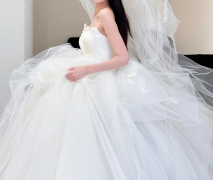 Elegant Strapless Tulle Wedding Dress Applique A-Line Bridal Dress GG6690