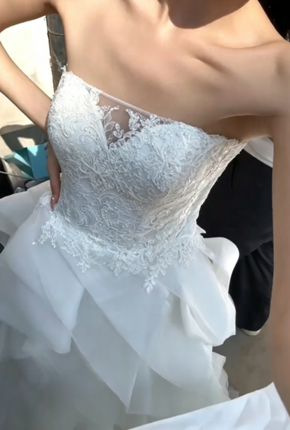 Classical Strapless Lace Wedding Dress Ruffled Tulle A-Line Bridal Dress GG6691