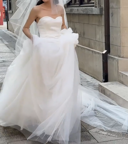 Graceful Strapless Handmade Flower Wedding Dress Tulle A-Line Bridal Dress GG6694