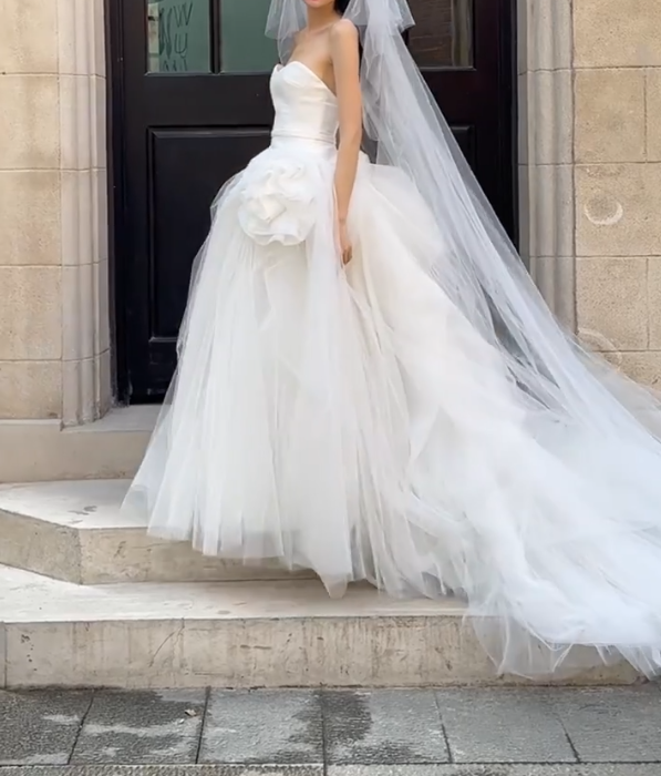 Graceful Strapless Handmade Flower Wedding Dress Tulle A-Line Bridal Dress GG6694