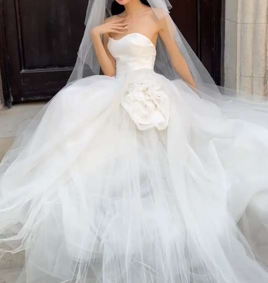 Graceful Strapless Handmade Flower Wedding Dress Tulle A-Line Bridal Dress GG6694