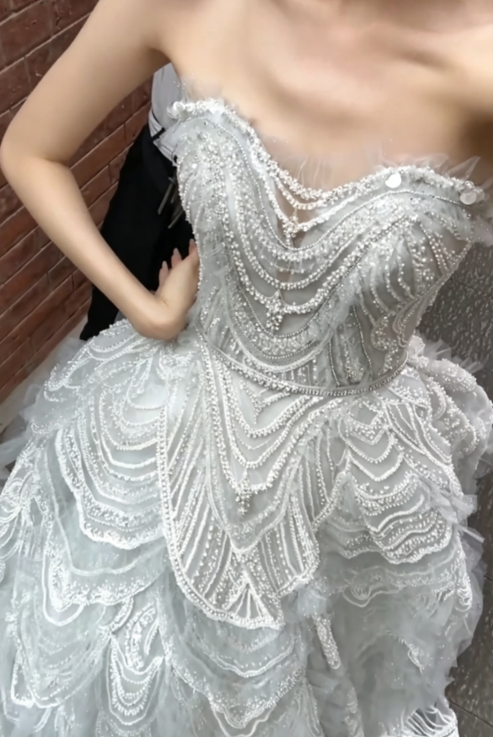 Exquisite Strapless Sequins Wedding Dress Beading Tulle A-Line Bridal Dress GG6696