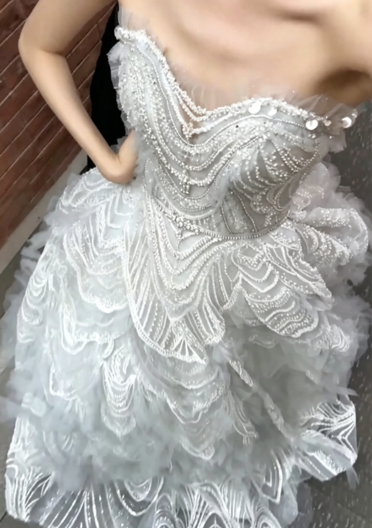 Exquisite Strapless Sequins Wedding Dress Beading Tulle A-Line Bridal Dress GG6696
