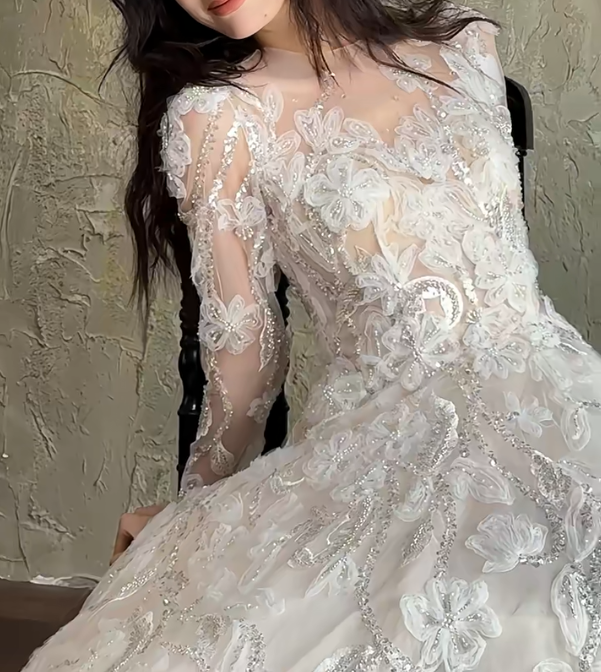Sleek Illusion Neck Sequins Wedding Dress Long Sleeve Appliques A-Line Bridal Dress GG6703