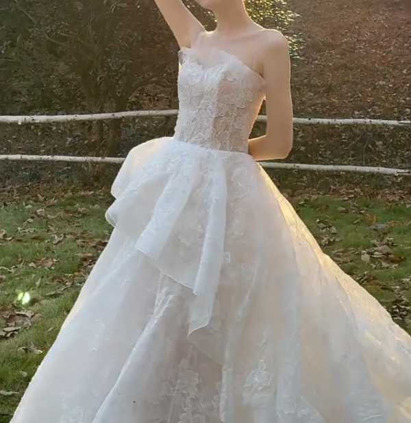 Sleek Illusion Neck Ruffled Wedding Dress Lace A-Line Bridal Dress GG6710