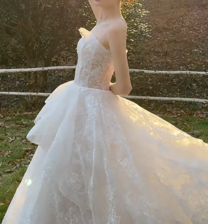 Sleek Illusion Neck Ruffled Wedding Dress Lace A-Line Bridal Dress GG6710