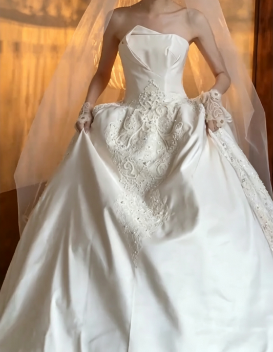 Sleek Strapless Wedding Dress Sequins Appliques A-Line Bridal Dress GG6716