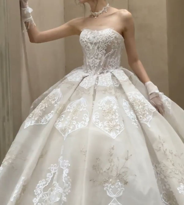 Exquisite Appliques Wedding Dress Strapless Sequins A-Line Bridal Dress GG6717
