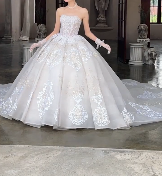Exquisite Appliques Wedding Dress Strapless Sequins A-Line Bridal Dress GG6717