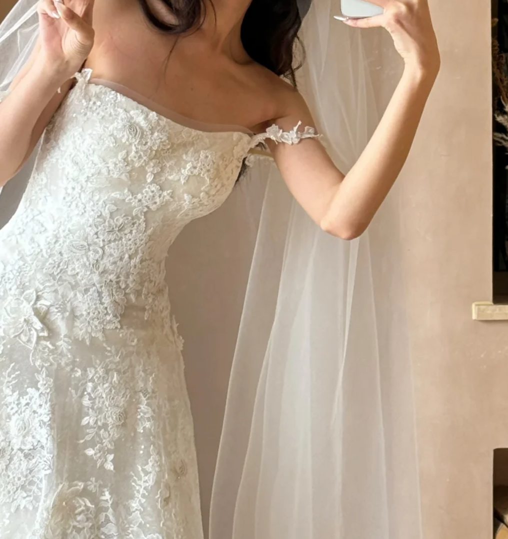 Classical Spaghetti Straps Wedding Dress Appliques Sequins A-Line Bridal Dress GG6718