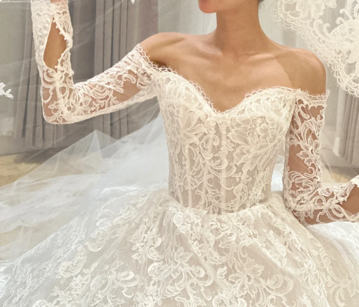 Romantic Off-Shoulder Lace Wedding Dress Long Sleeve A-Line Bridal Dress GG6719