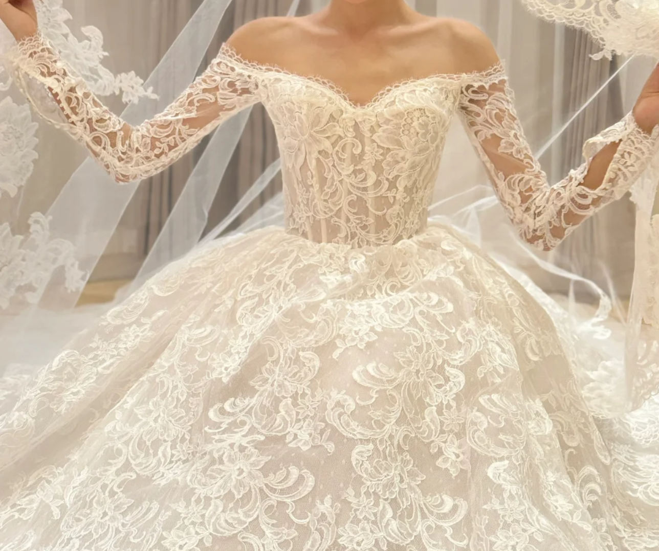 Romantic Off-Shoulder Lace Wedding Dress Long Sleeve A-Line Bridal Dress GG6719