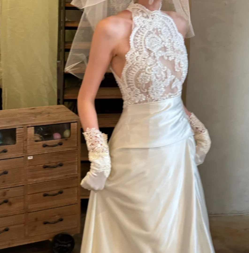 Trendy Halter Neck Wedding Dress Lace Bodice Satin Mermiad Bridal Dress GG6720