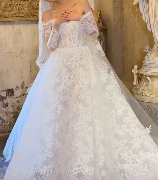 Attractive Off-Shoulder Wedding Dress Appliques Long Sleeve A-Line Bridal Dress GG6728