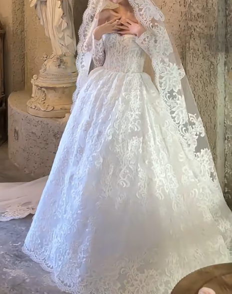 Attractive Off-Shoulder Wedding Dress Appliques Long Sleeve A-Line Bridal Dress GG6728