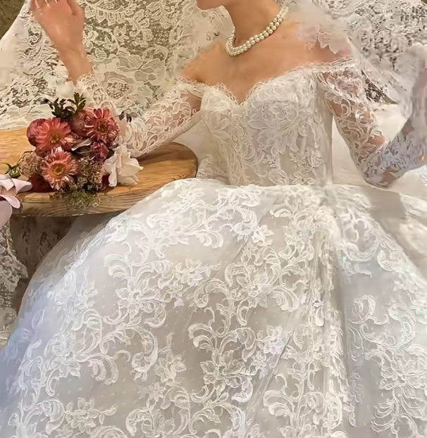 Attractive Off-Shoulder Wedding Dress Appliques Long Sleeve A-Line Bridal Dress GG6728
