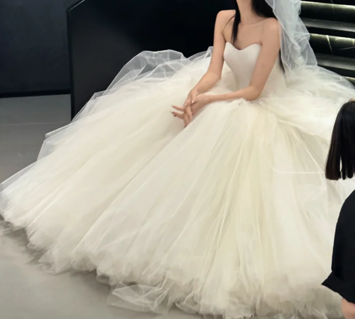 Elegant Strapless Wedding Dress Tulle A-Line Bridal Dress GG6729
