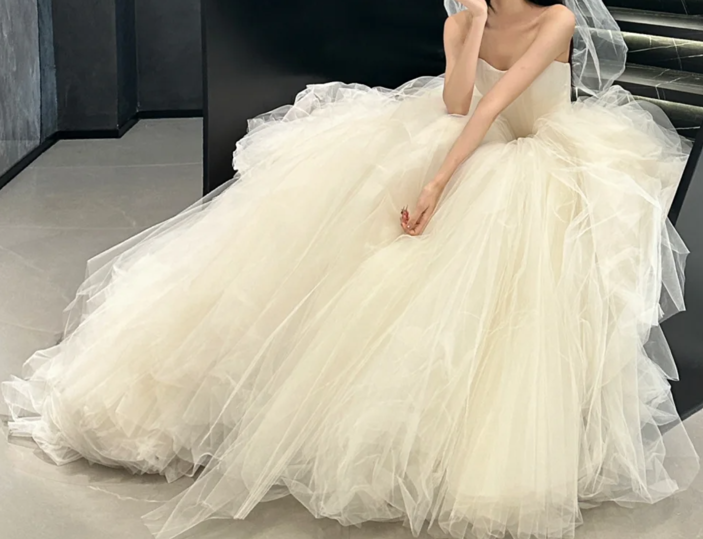 Elegant Strapless Wedding Dress Tulle A-Line Bridal Dress GG6729