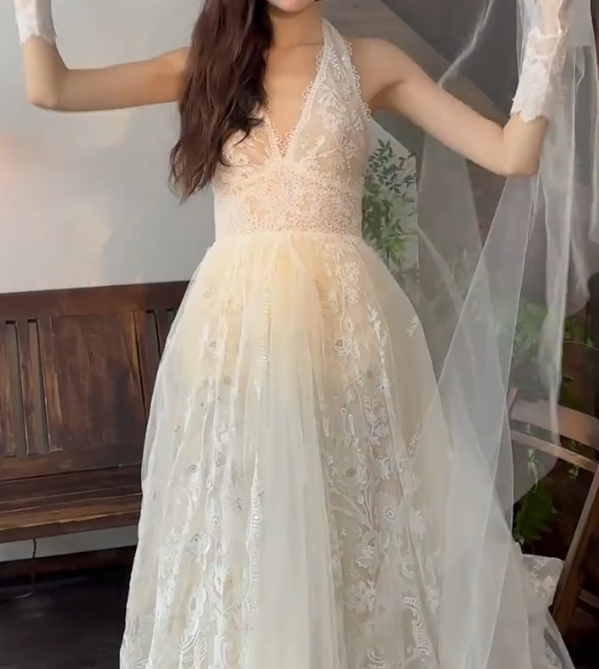 Attractive Halter Neck Wedding Dress Lace Tulle A-Line Bridal Dress GG6738