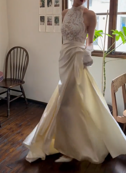 Classical Halter Neck Wedding Dress Appliques Slit Satin A-Line Bridal Dress GG6739