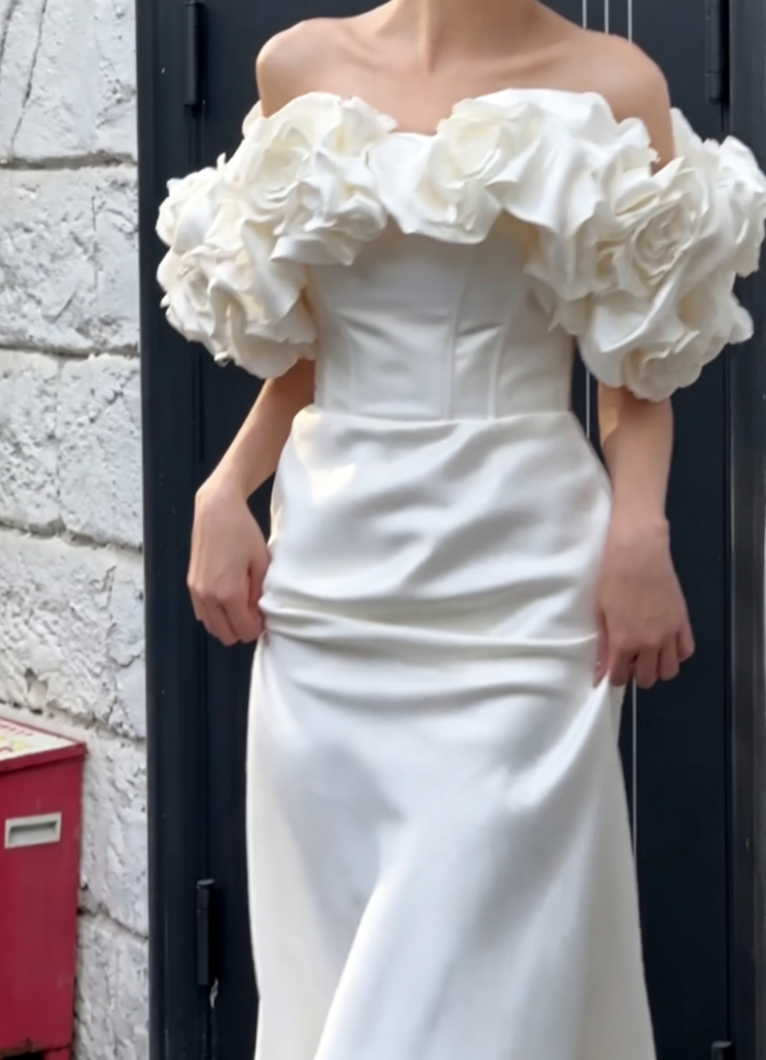 Sleek Off-Shoulder Ivory Wedding Dress Handmade Flowers Mermiad Bridal Dress GG6744