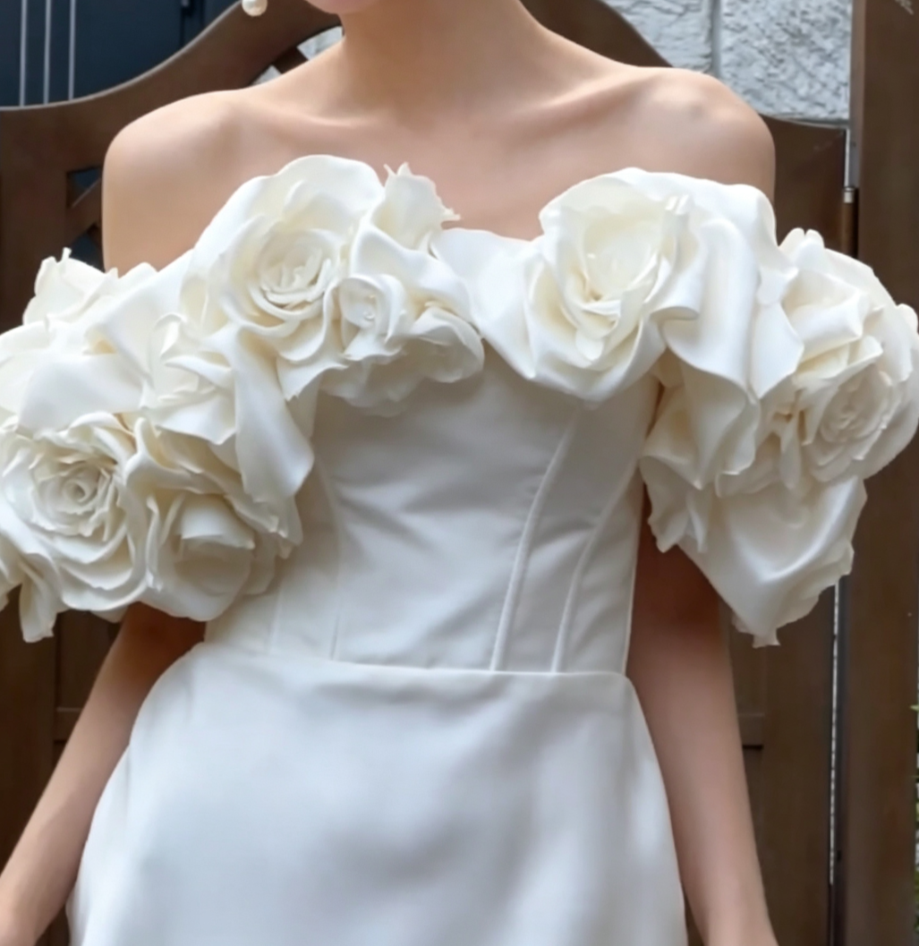Sleek Off-Shoulder Ivory Wedding Dress Handmade Flowers Mermiad Bridal Dress GG6744
