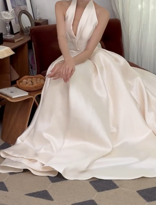 Graceful Halter Neck Wedding Dress Satin A-Line Bridal Dress GG6748