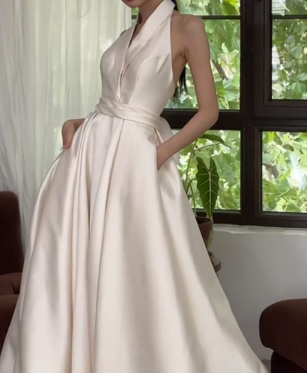 Graceful Halter Neck Wedding Dress Satin A-Line Bridal Dress GG6748