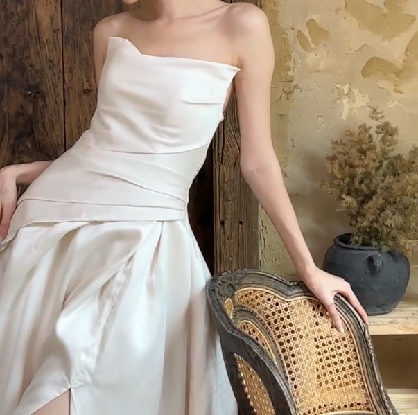 Enchanting Strapless Wedding Dress Satin High Slit A-Line Bridal Dress GG6749