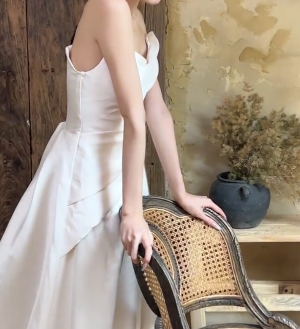 Enchanting Strapless Wedding Dress Satin High Slit A-Line Bridal Dress GG6749