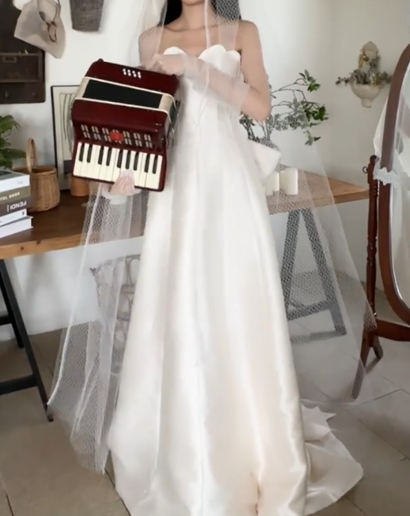 Glam Strapless Bow Wedding Dress Satin Beads A-Line Bridal Dress GG6750