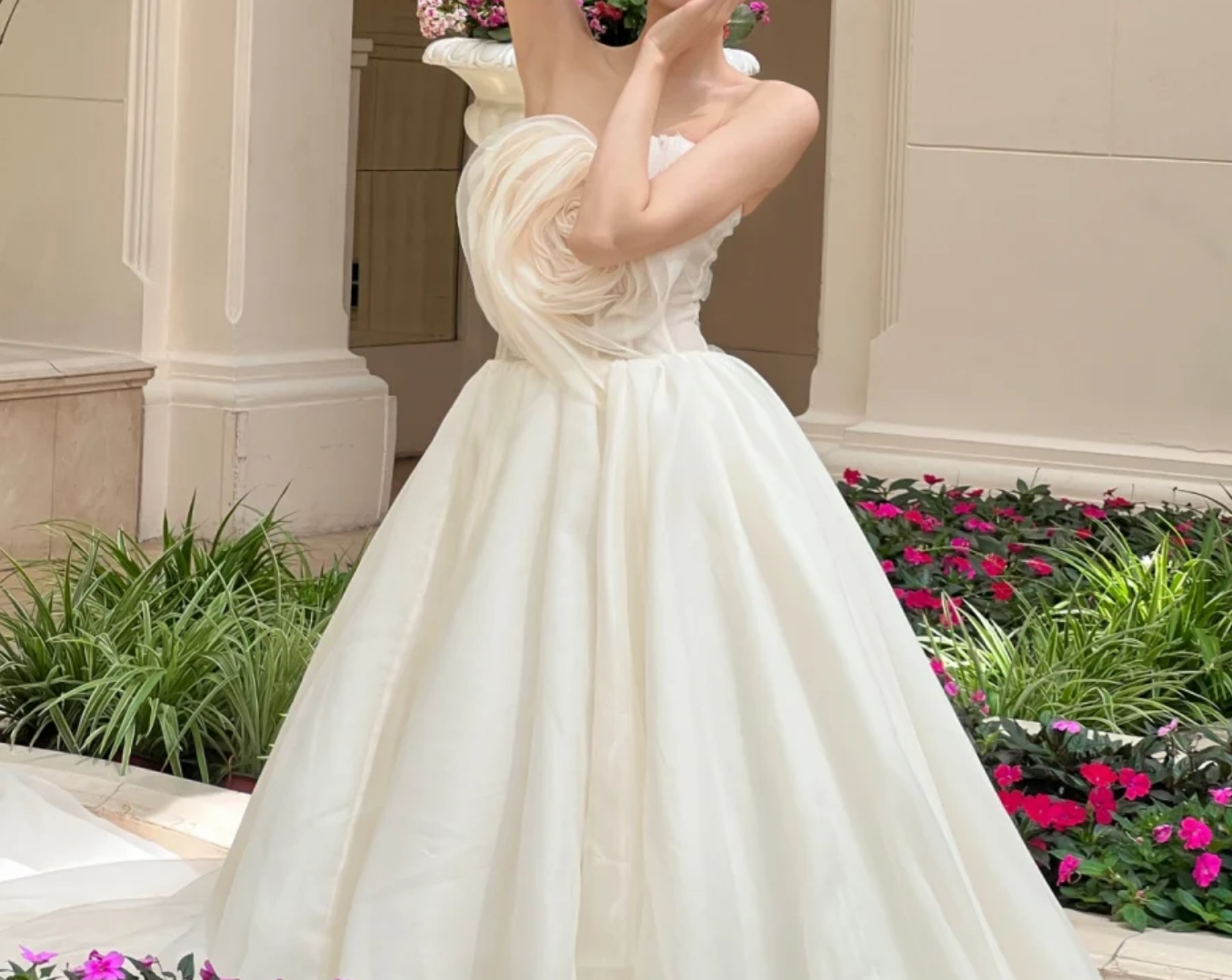Chic Sweetheart Neck Wedding Dress Ruffles Floral A-Line Bridal Dress GG6756