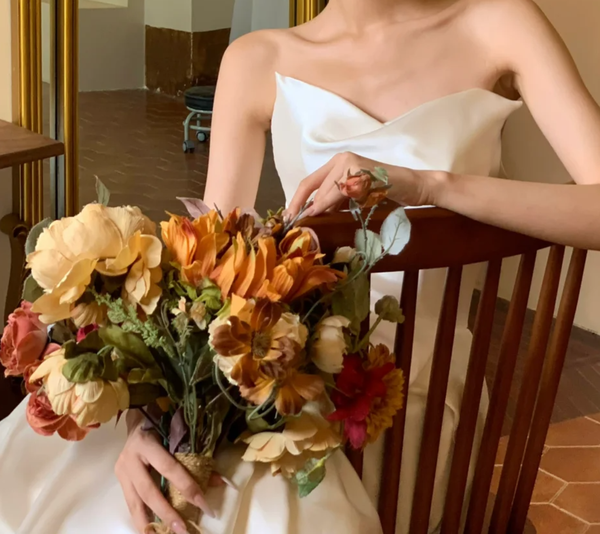 Lustrous Strapless Wedding Dress Satin A-Line Bridal Dress GG6757