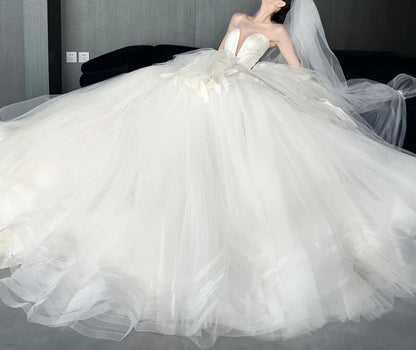 Charming Strapless Wedding Dress Appliques Tulle A-Line Bridal Dress GG6760