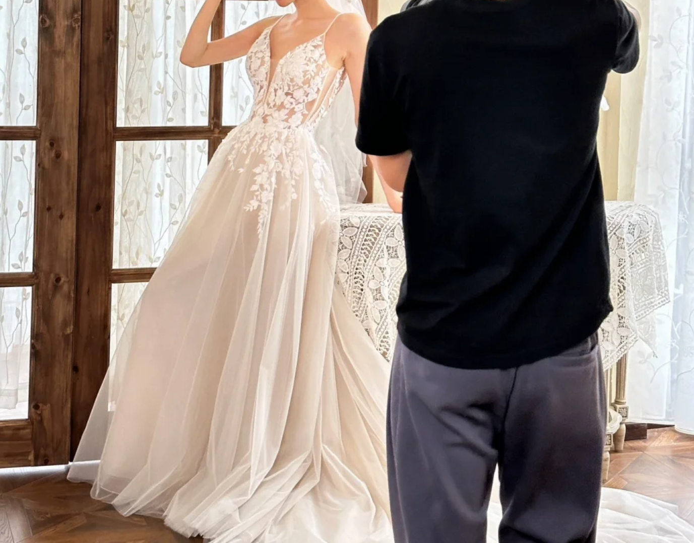 Glam Spaghetti Straps Wedding Dress Appliques Tulle A-Line Bridal Dress GG6769