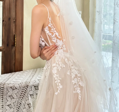 Glam Spaghetti Straps Wedding Dress Appliques Tulle A-Line Bridal Dress GG6769