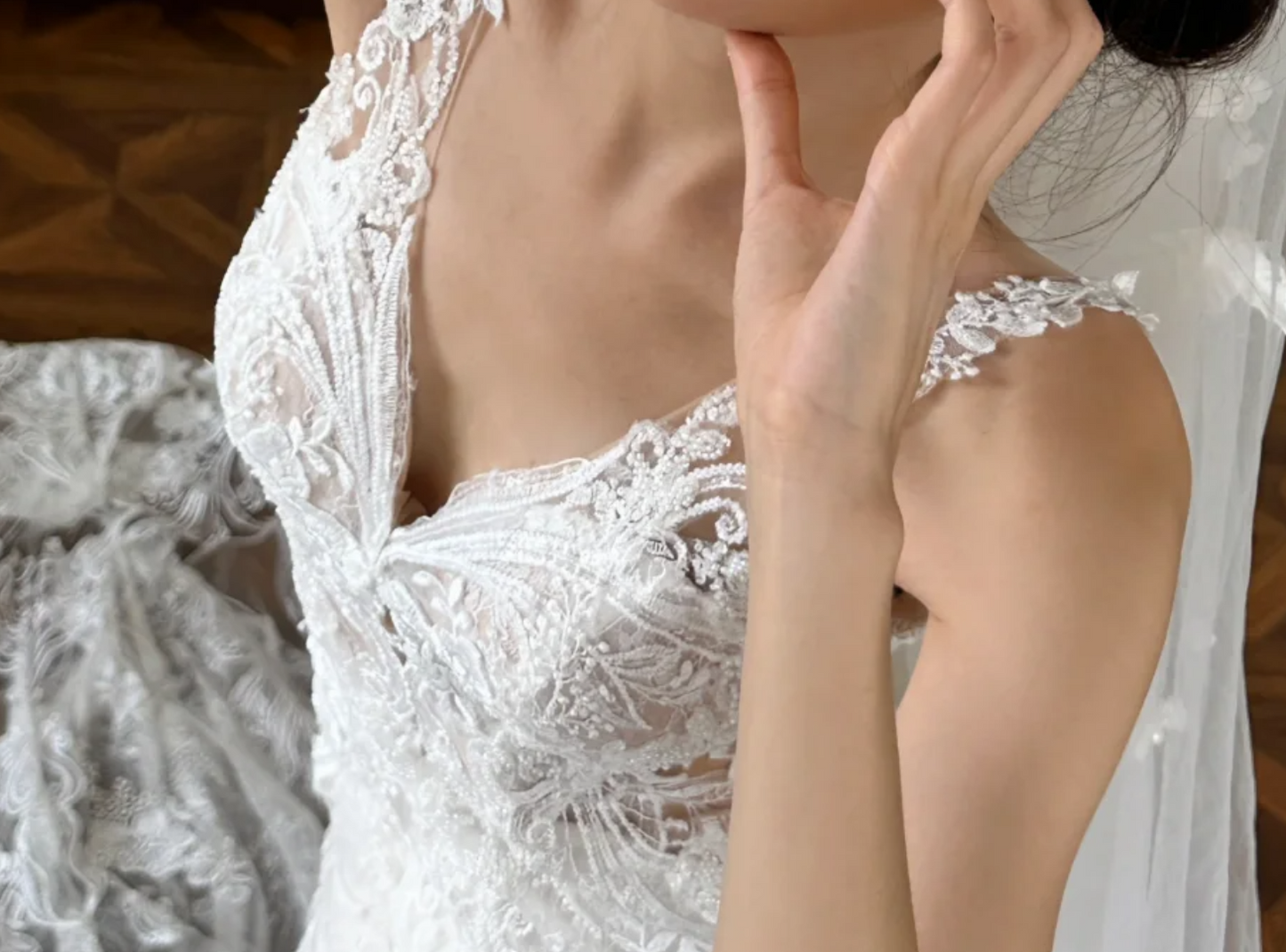 Glam Spaghetti Straps Wedding Dress Appliques Tulle A-Line Bridal Dress GG6769