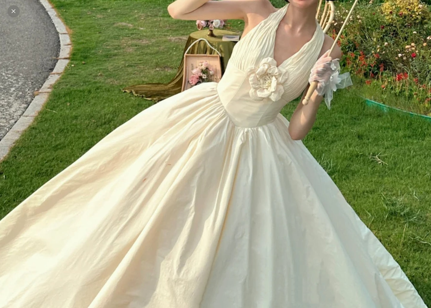Romantic Halter Neck Wedding Dress 3D Flower A-Line Bridal Dress GG6770