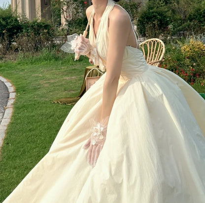 Romantic Halter Neck Wedding Dress 3D Flower A-Line Bridal Dress GG6770
