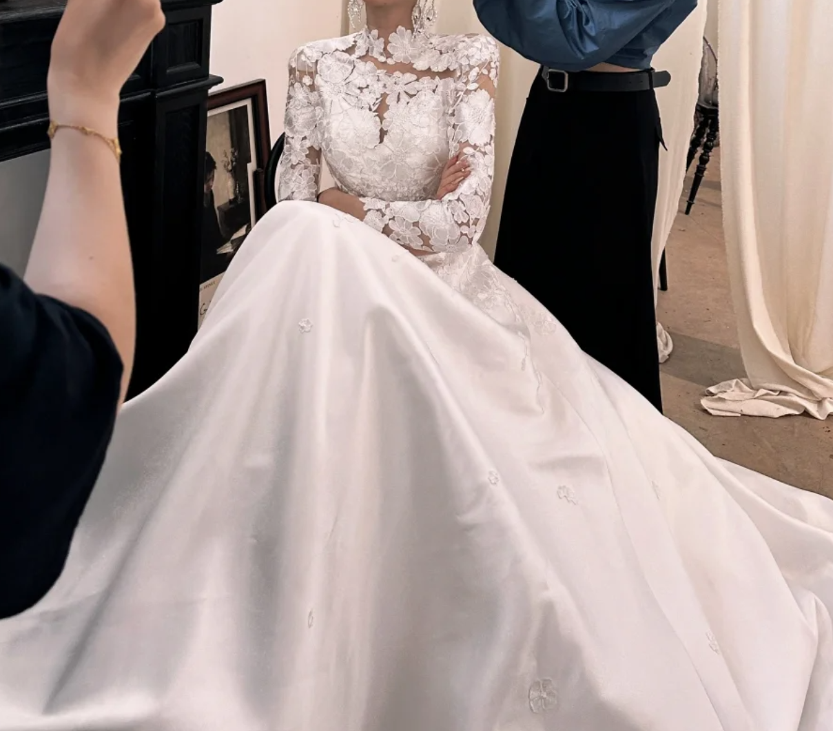 Alluring High Collar Appliques Wedding Dress Long Sleeve Satin A-Line Bridal Dress GG6771