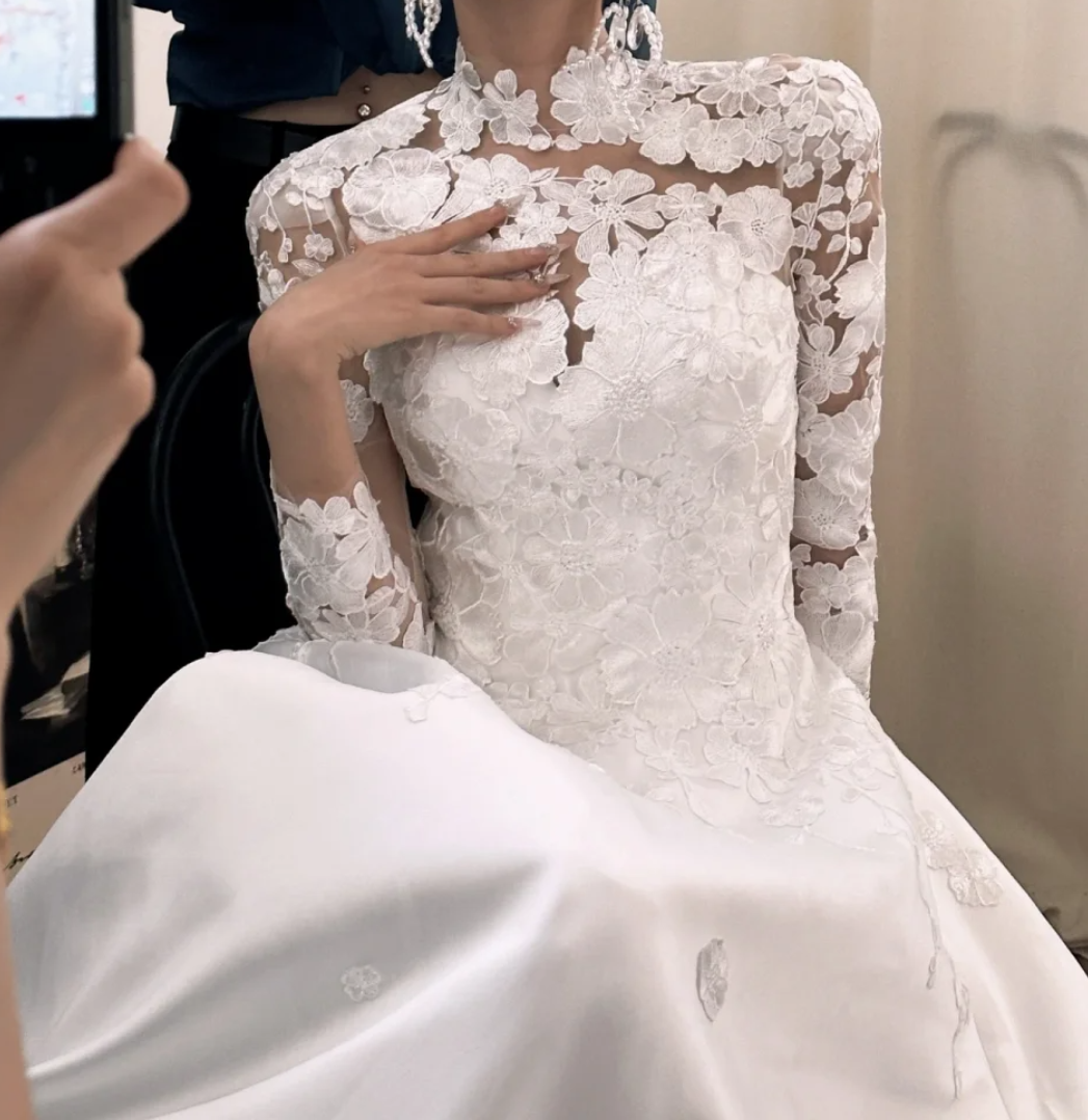 Alluring High Collar Appliques Wedding Dress Long Sleeve Satin A-Line Bridal Dress GG6771