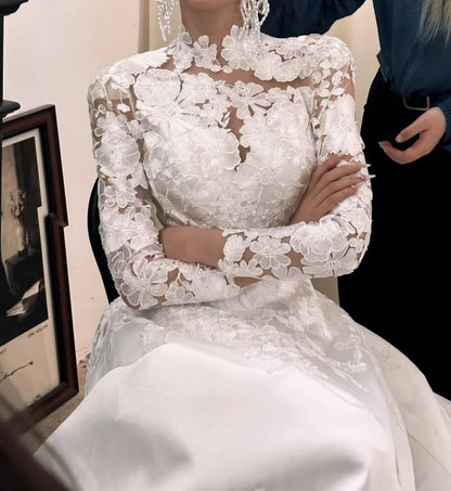 Alluring High Collar Appliques Wedding Dress Long Sleeve Satin A-Line Bridal Dress GG6771