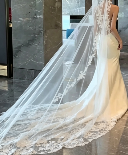 Ornate Strapless Wedding Dress With Lace Train Satin Mermiad Bridal Dress GG6775
