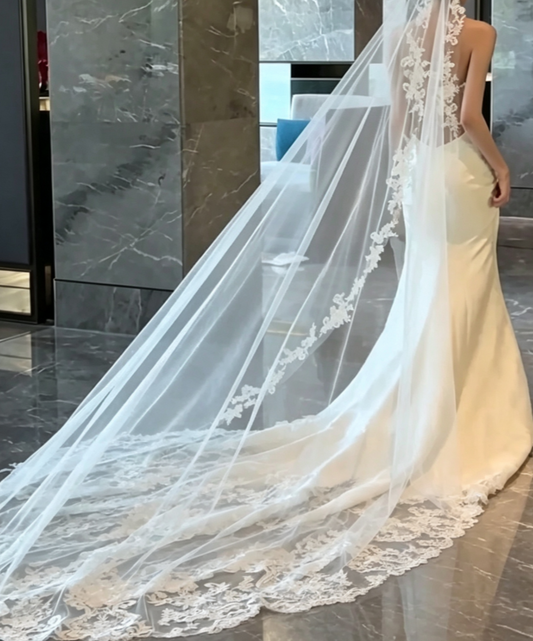 Ornate Strapless Wedding Dress With Lace Train Satin Mermiad Bridal Dress GG6775