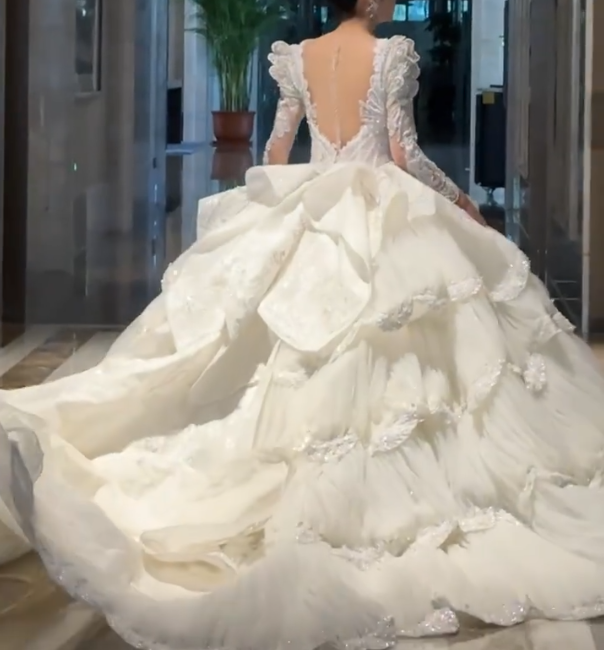 Attractive Square Neck Tiered Wedding Dress Long Sleeve Beaded A-Line Bridal Dress GG6777