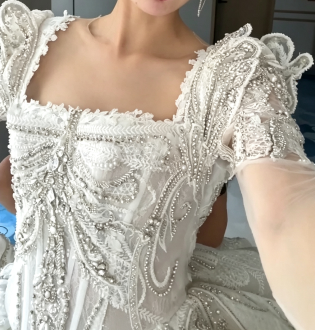 Attractive Square Neck Tiered Wedding Dress Long Sleeve Beaded A-Line Bridal Dress GG6777
