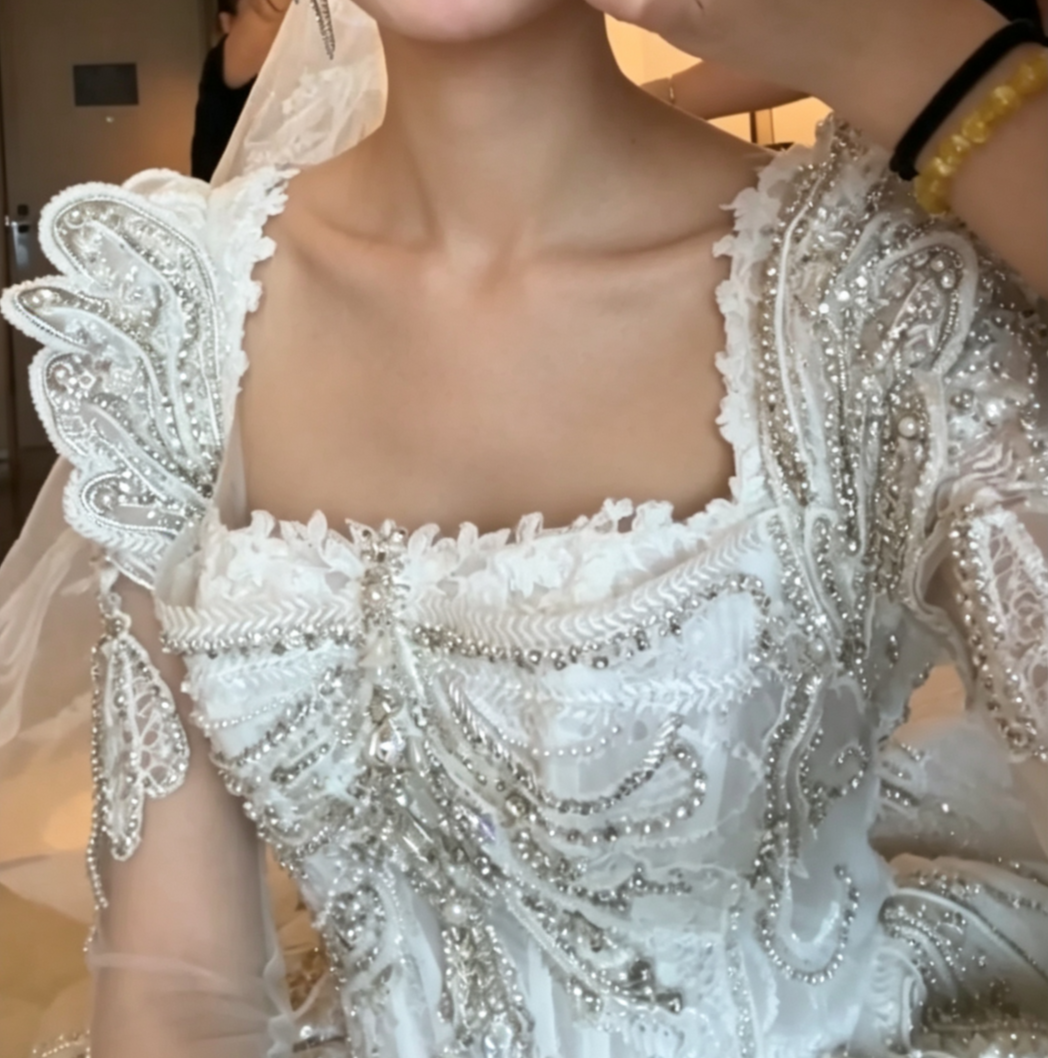 Attractive Square Neck Tiered Wedding Dress Long Sleeve Beaded A-Line Bridal Dress GG6777