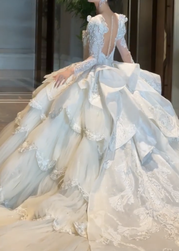 Attractive Square Neck Tiered Wedding Dress Long Sleeve Beaded A-Line Bridal Dress GG6777