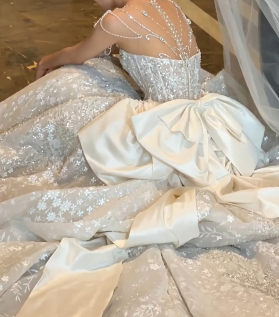 Charming Illusion Neck Sequins Wedding Dress Bow Beading A-Line Bridal Dress GG6778