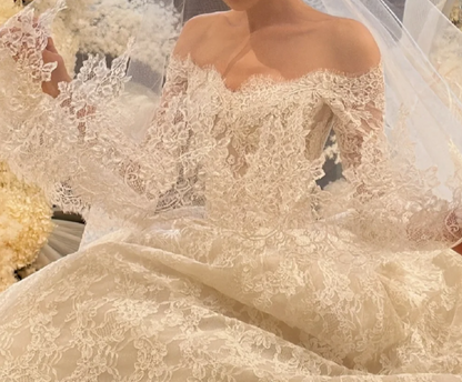 Elegant Off-Shoulder Wedding Dress Long Sleeve Lace A-Line Bridal Dress GG6801